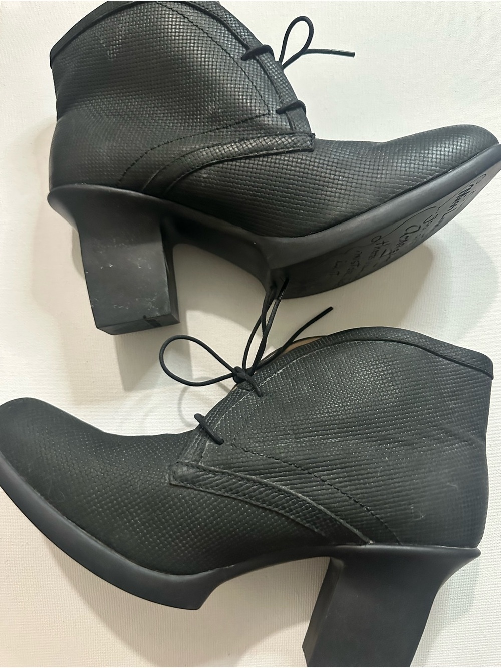John Fluevog Black Perfect Splendid Lace-Up Textured Ankle Boots Women’s Sz 11